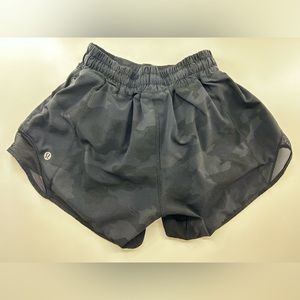 Lululemon Hotty Hot Low-Rise Lined Short 4” Herritage Camo size 0 tall